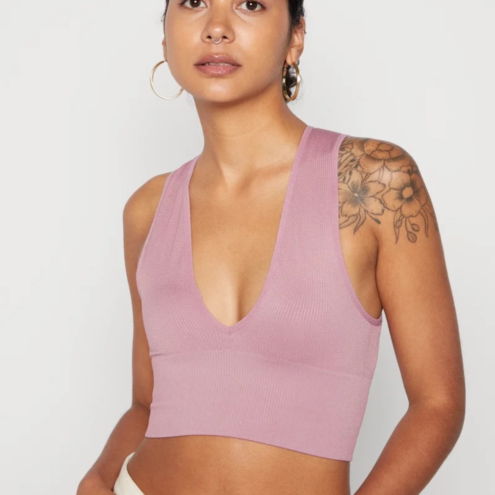 NWT Urban Outfitters Josie Seamless V-Neck Vest Top in PURPLE/PLUM Size MEDIUM